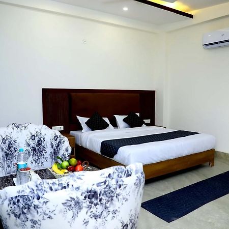 Lyf Corporate Suites - Noida Sector 19 Екстериор снимка