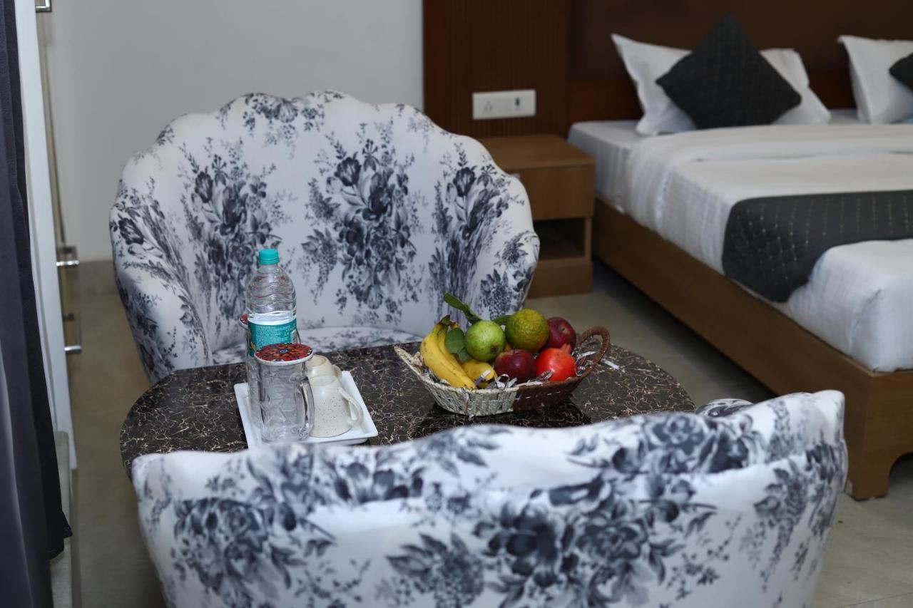 Lyf Corporate Suites - Noida Sector 19 Екстериор снимка