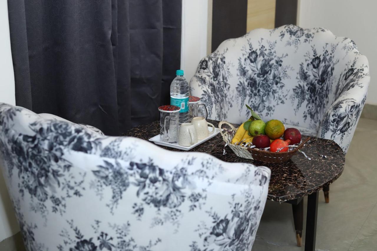 Lyf Corporate Suites - Noida Sector 19 Екстериор снимка