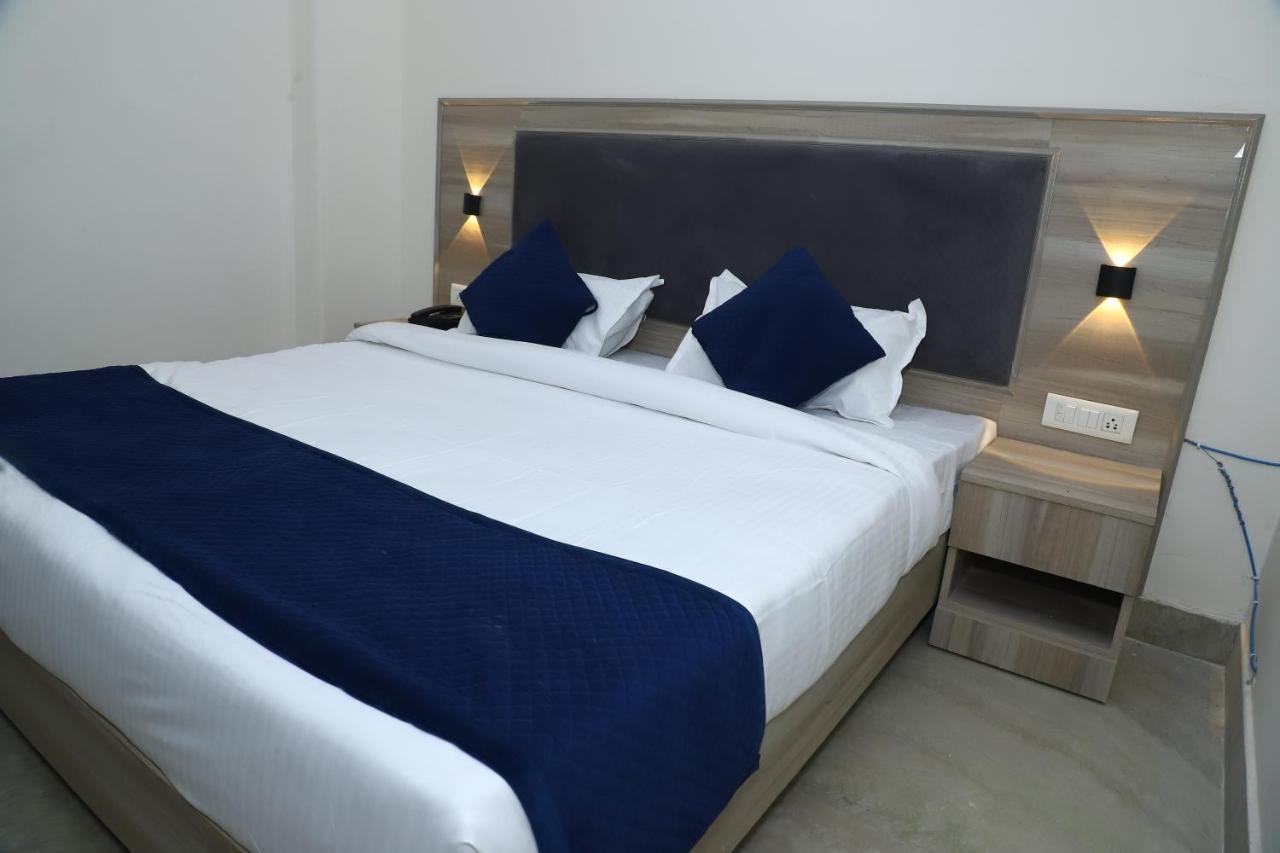 Lyf Corporate Suites - Noida Sector 19 Екстериор снимка