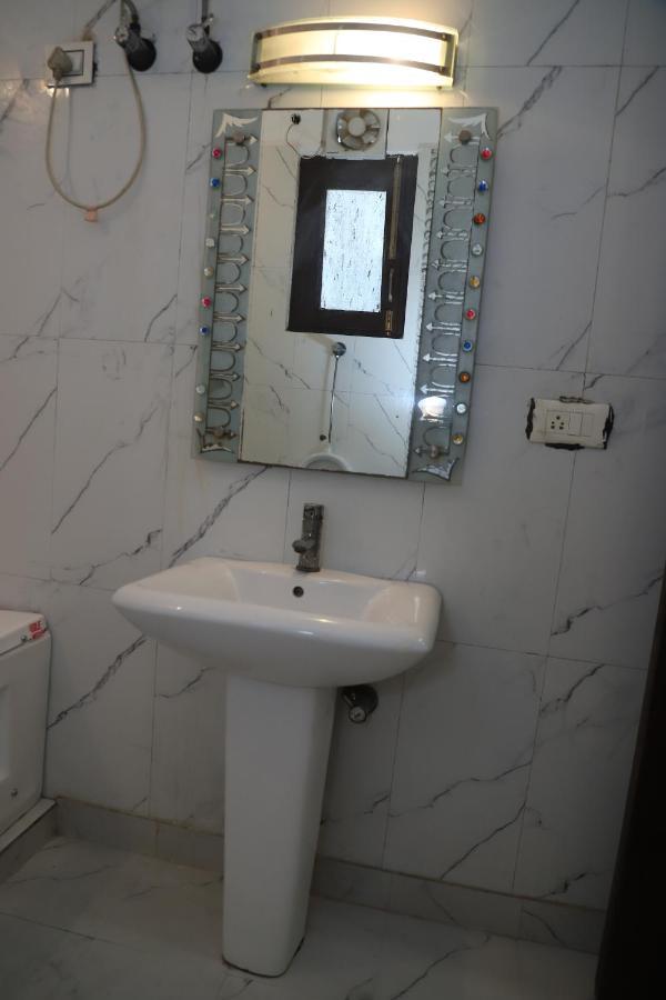 Lyf Corporate Suites - Noida Sector 19 Екстериор снимка