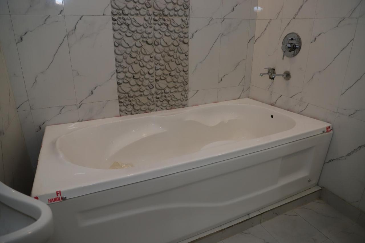 Lyf Corporate Suites - Noida Sector 19 Екстериор снимка