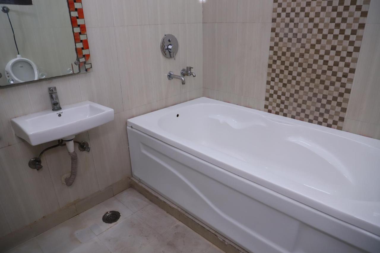 Lyf Corporate Suites - Noida Sector 19 Екстериор снимка