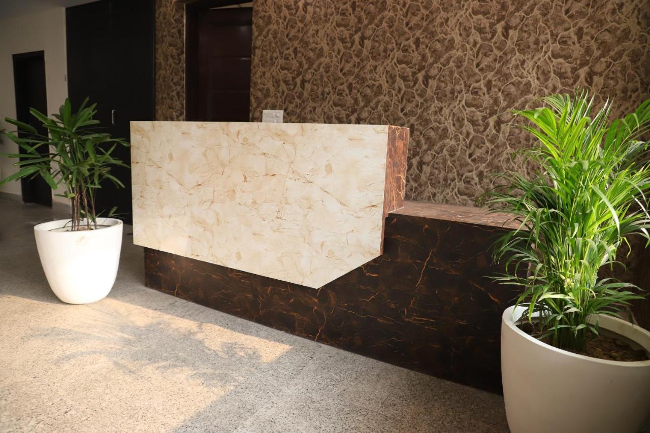 Lyf Corporate Suites - Noida Sector 19 Екстериор снимка