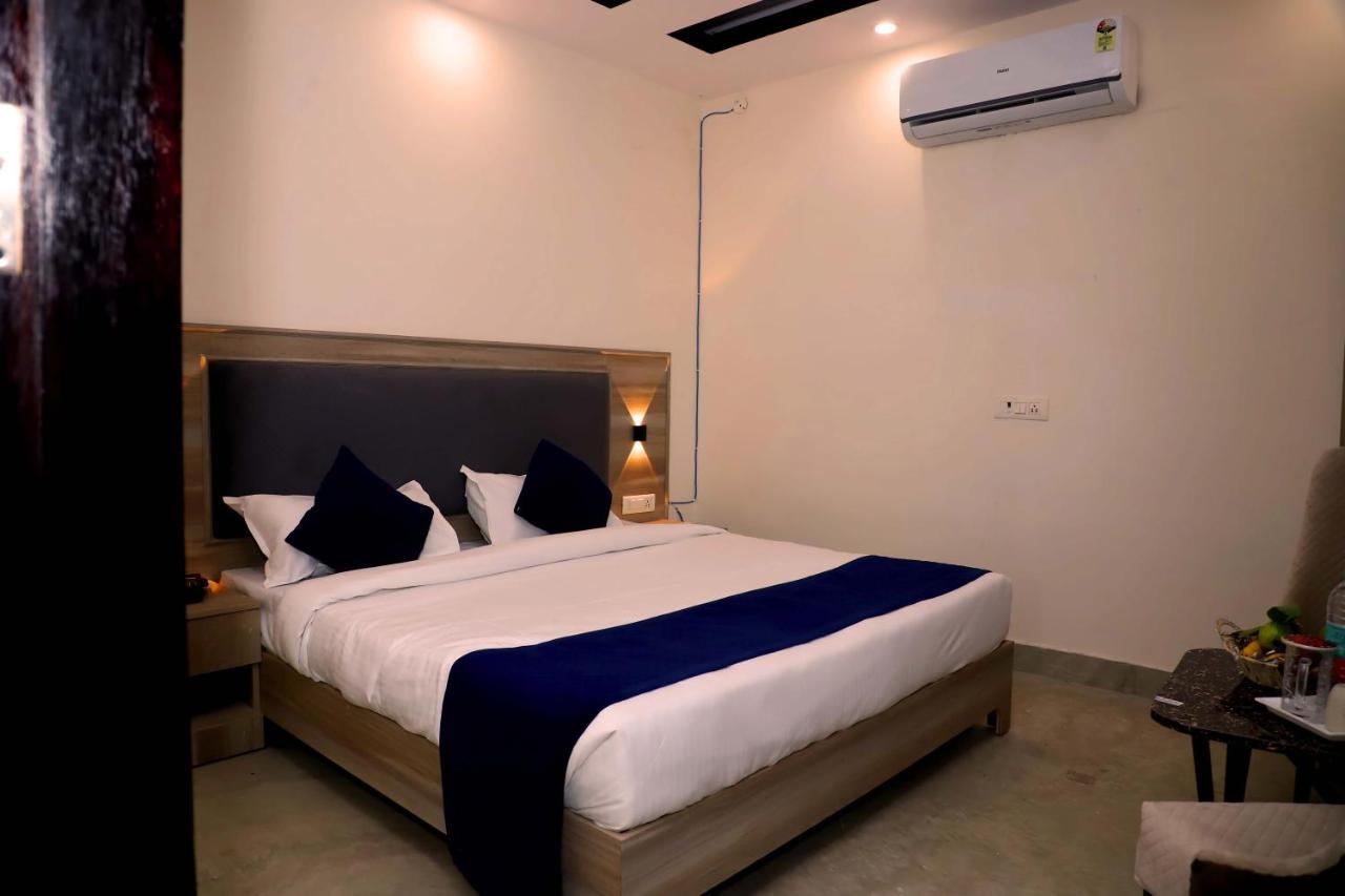 Lyf Corporate Suites - Noida Sector 19 Екстериор снимка