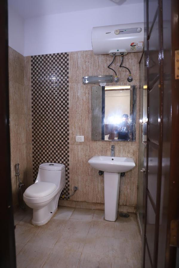 Lyf Corporate Suites - Noida Sector 19 Екстериор снимка