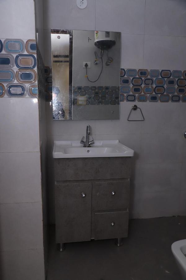 Lyf Corporate Suites - Noida Sector 19 Екстериор снимка