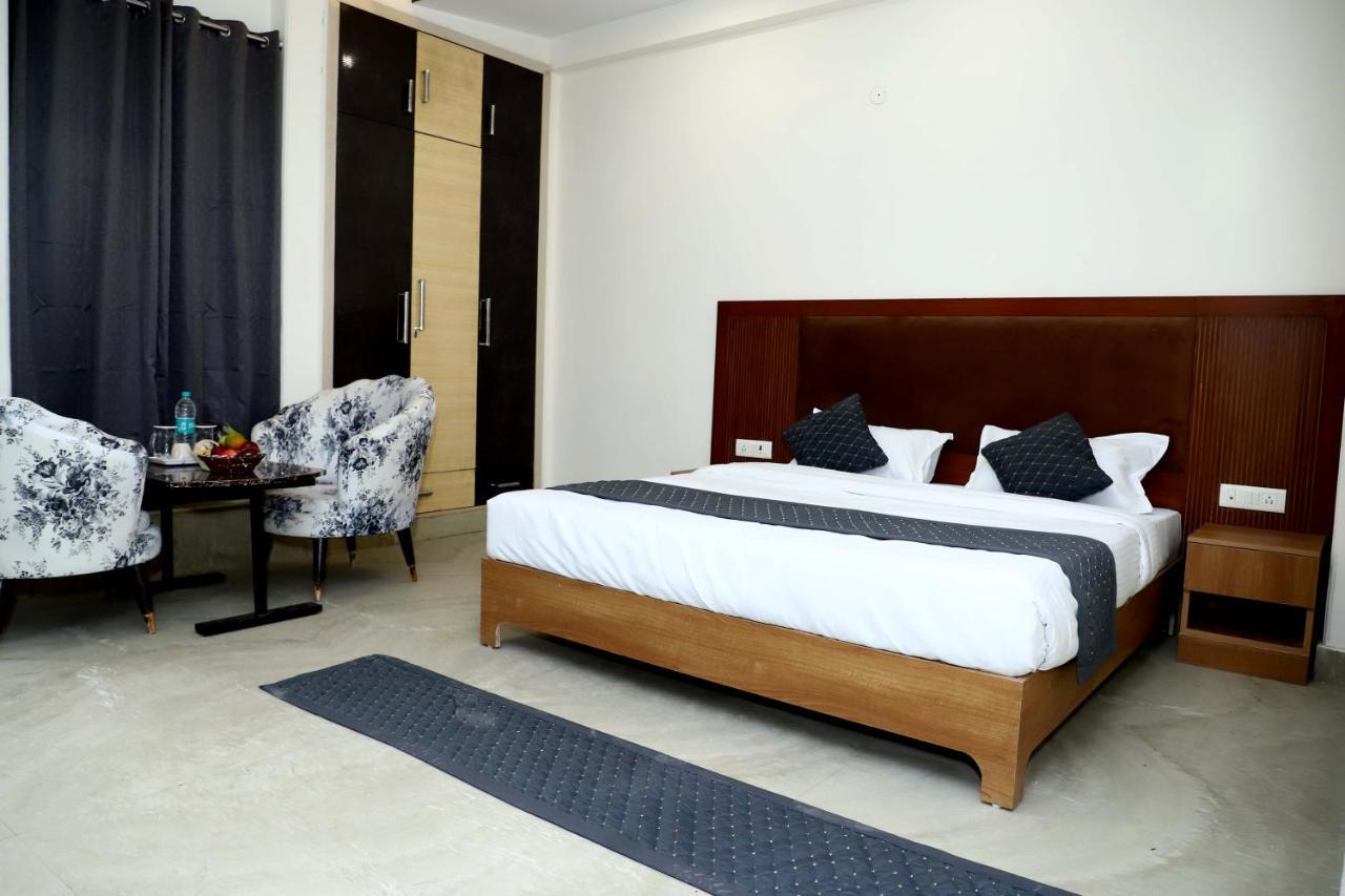 Lyf Corporate Suites - Noida Sector 19 Екстериор снимка