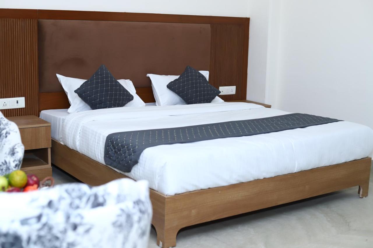 Lyf Corporate Suites - Noida Sector 19 Екстериор снимка