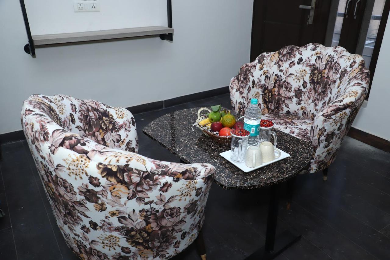 Lyf Corporate Suites - Noida Sector 19 Екстериор снимка